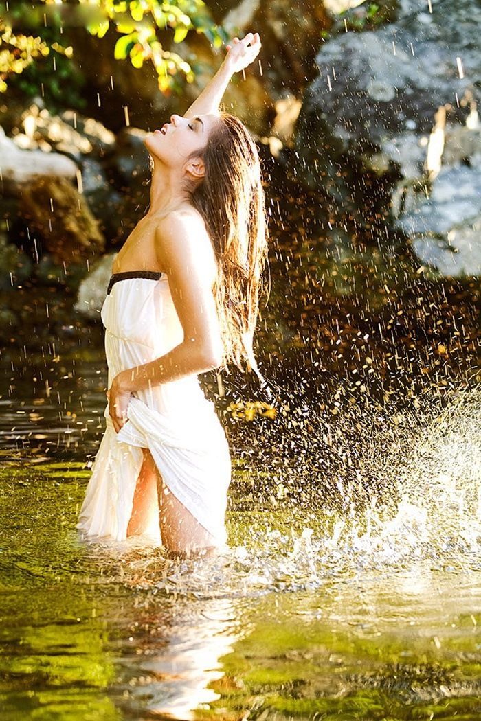 Marie Avgeropoulos in Xuzhou