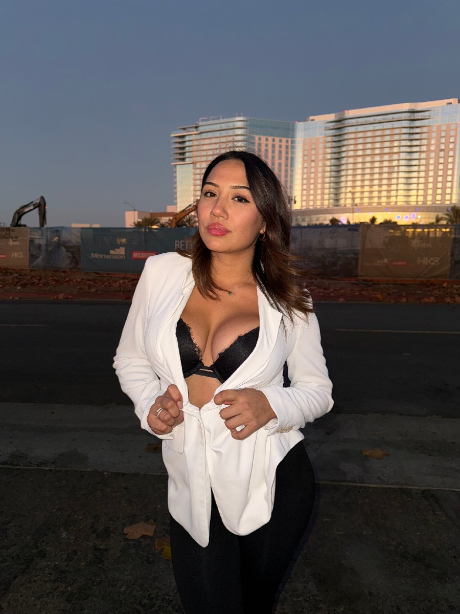 Take a pause and enjoy Ali Cruz — streaming from Xuzhou