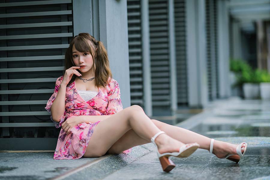 Girls in short dresses in Xuzhou
