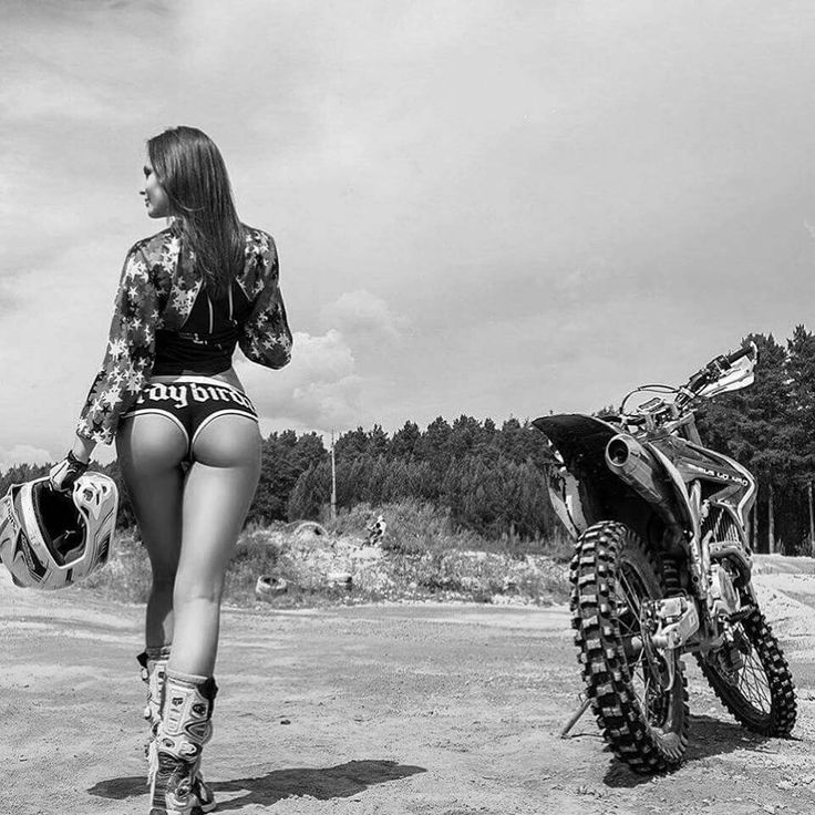 Beautiful girls and motorcycles in Xuzhou