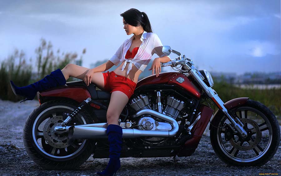 Beautiful girls and motorcycles in Xuzhou