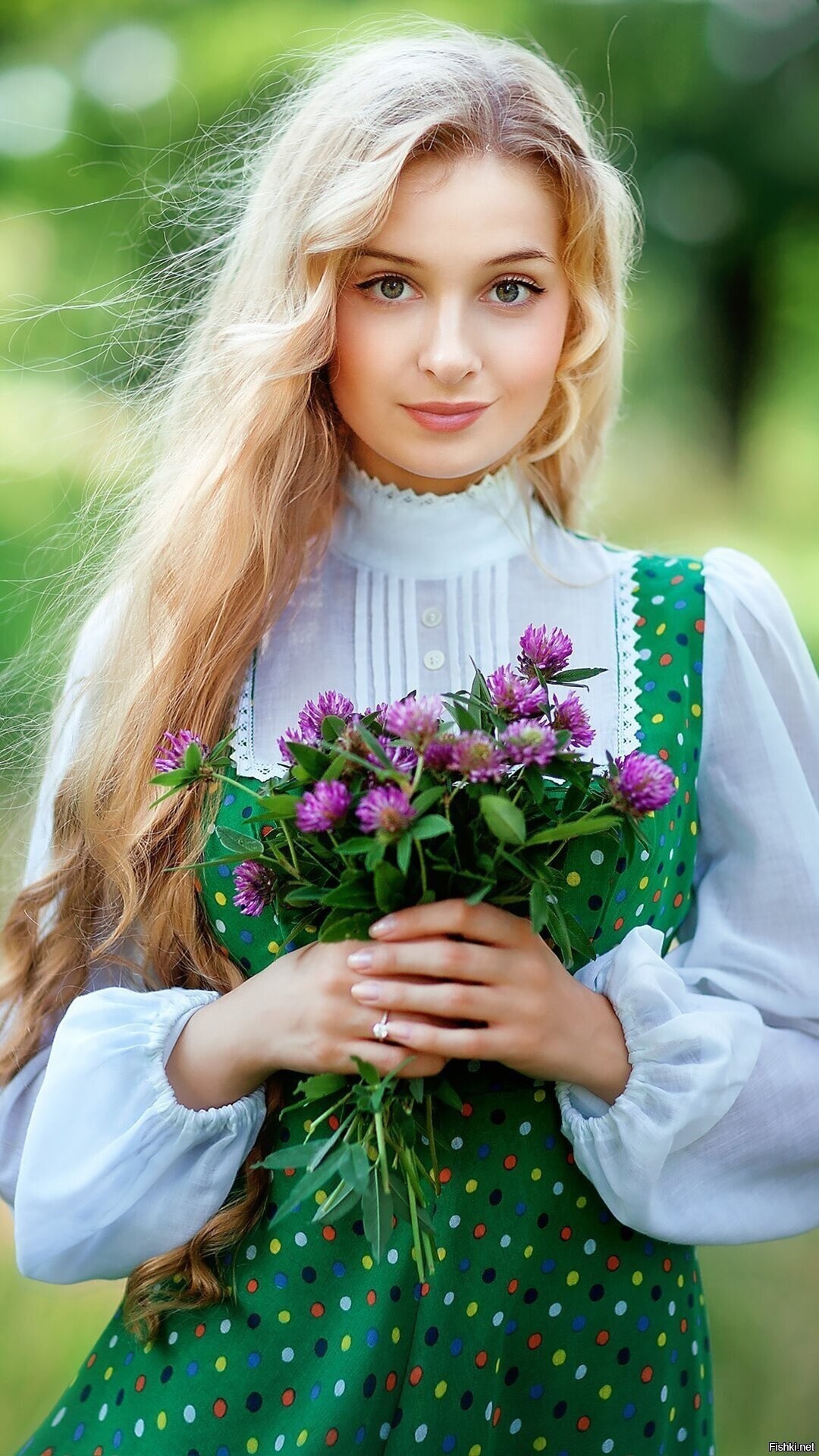 Girls in Slavic costumes in Xuzhou